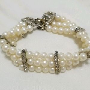 BOGO or 3  Items For $10 Pearl Bracelet